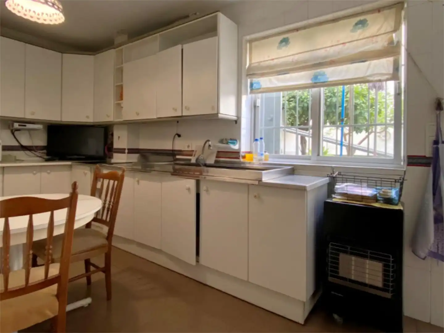 Finca rústica en venta en Calle Pintor Goya, 8, Huétor Vega Cocina de Finca rústica en venta en Huétor Vega con Calefacción, Jardín privado y Terraza