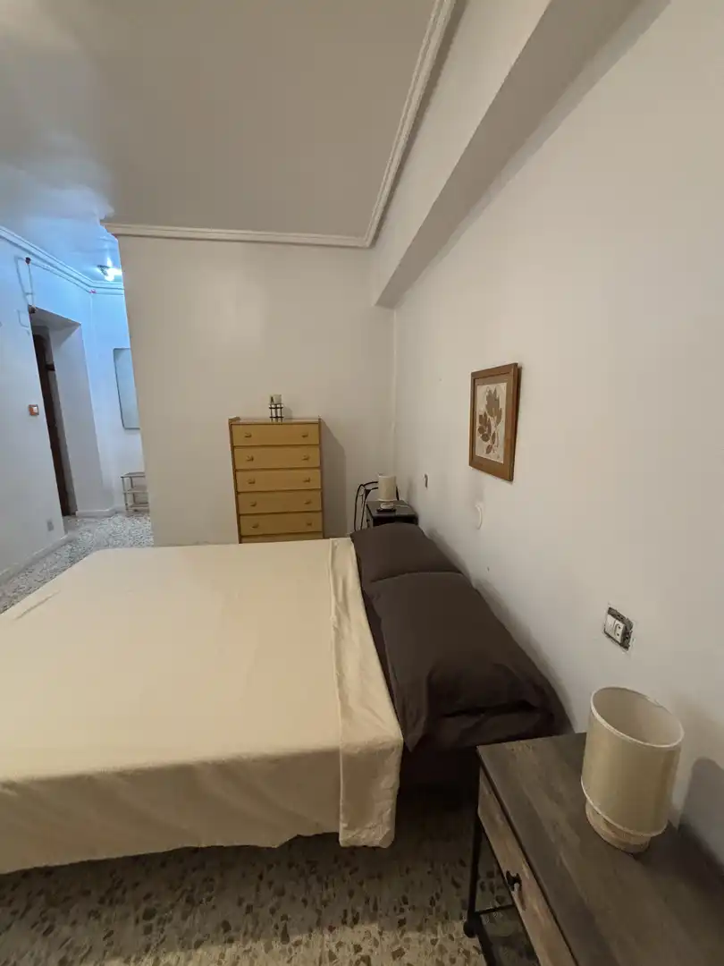 Schlafzimmer von Wohnung zur untervermieten in Valencia mit Klimaanlage, Heizung und Abstellraum