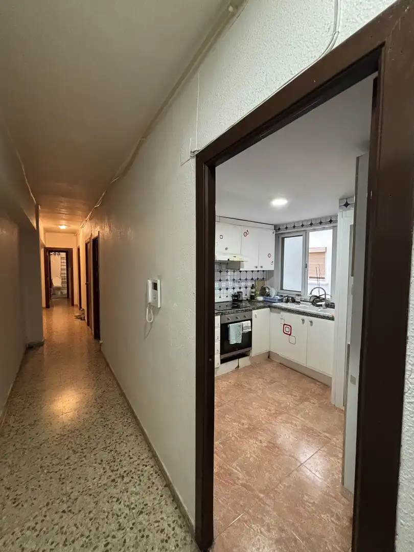 Küche von Wohnung zur untervermieten in Valencia mit Klimaanlage, Heizung und Abstellraum