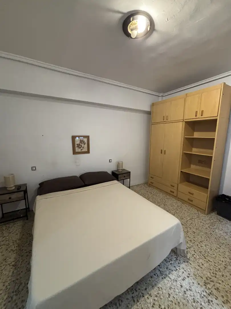 Schlafzimmer von Wohnung zur untervermieten in Valencia mit Klimaanlage, Heizung und Abstellraum