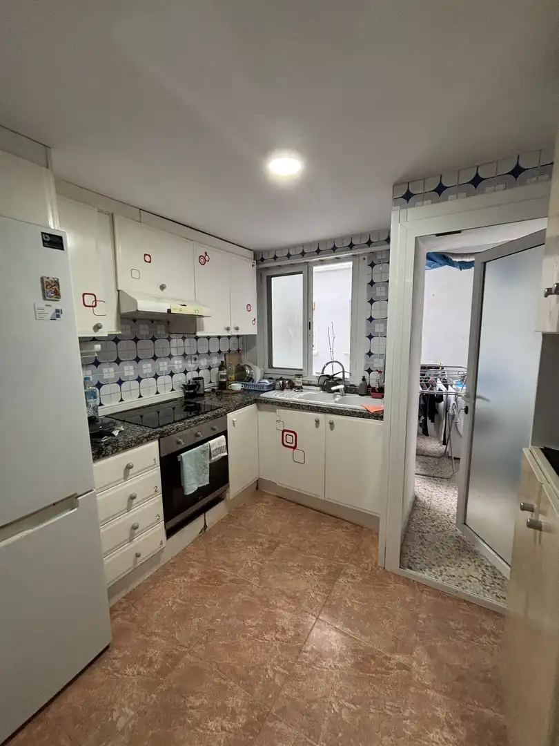 Küche von Wohnung zur untervermieten in Valencia mit Klimaanlage, Heizung und Abstellraum