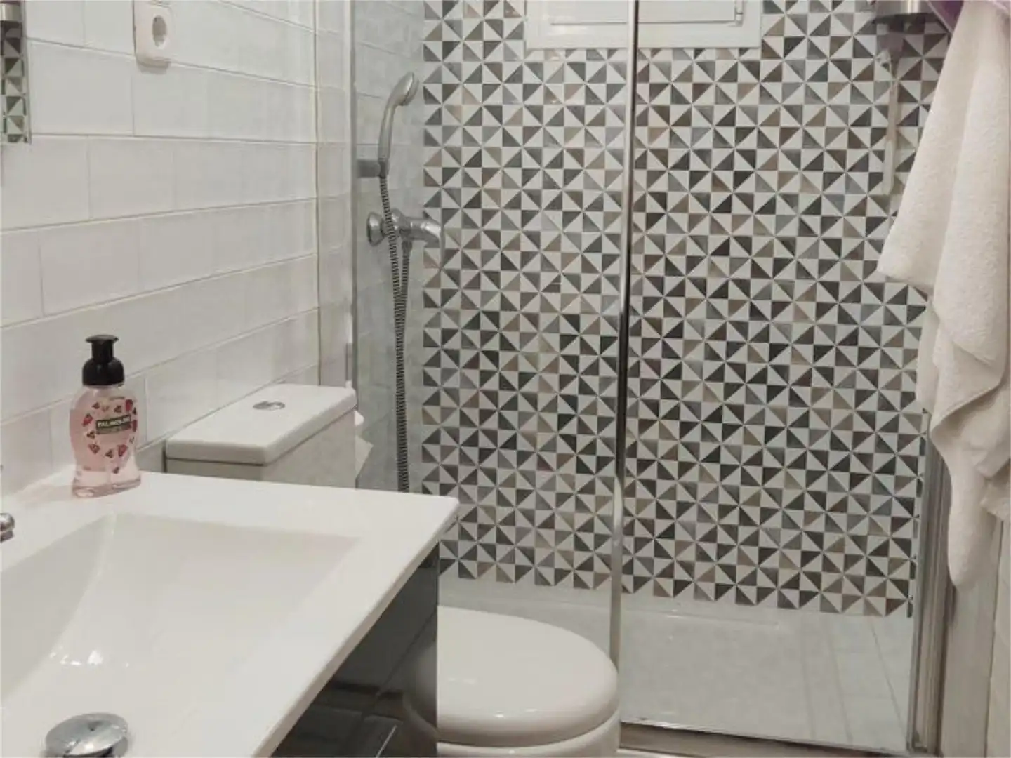 Habitación en Calle de Álvarez Abellán, 21, Puerta Bonita Baño de Piso para compartir en Madrid con Calefacción, Amueblado y Balcón