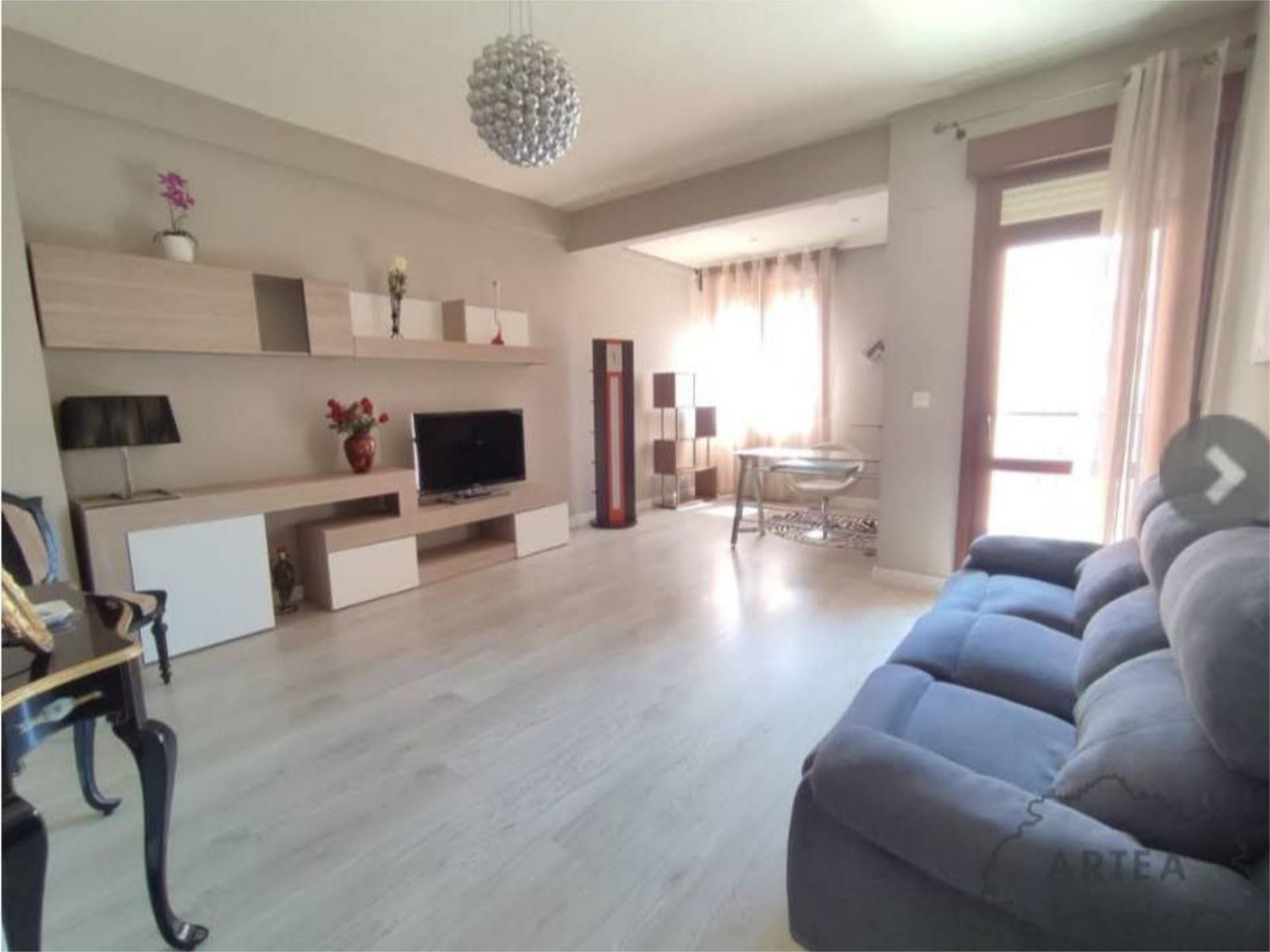 Living room of Flat for rent in Bilbao   with Heating, Parquet flooring and Furnished
