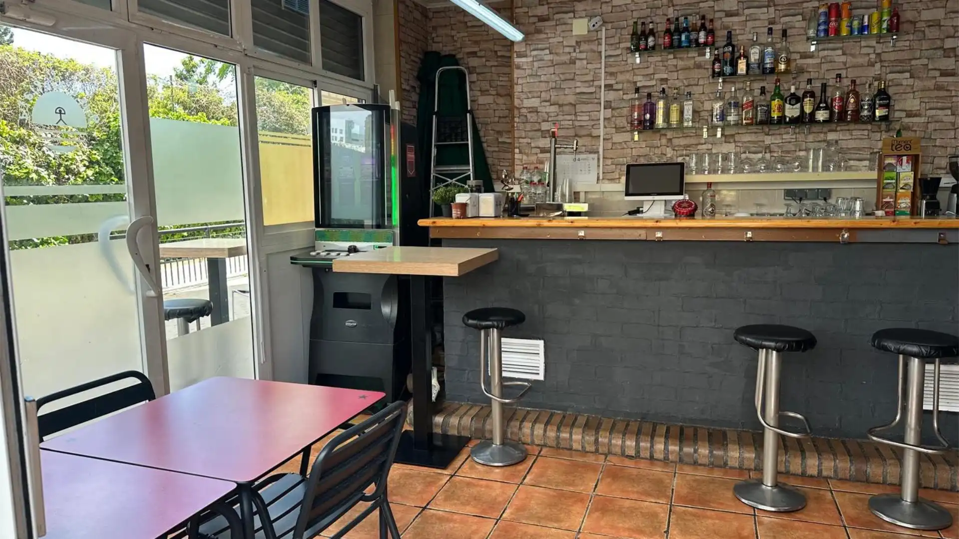 Premises for sale in L'Hospitalet de Llobregat  with Air Conditioner