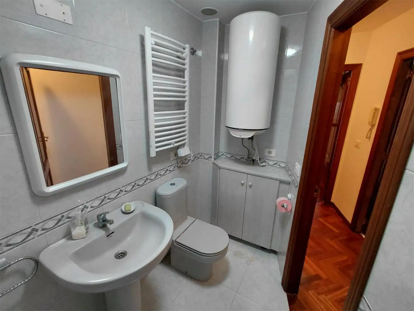 Piso en venta en Rúa Celso Emilio Ferreiro, 6, Mera - Serantes Baño de Piso en venta en Oleiros con Calefacción, Parquet y Trastero