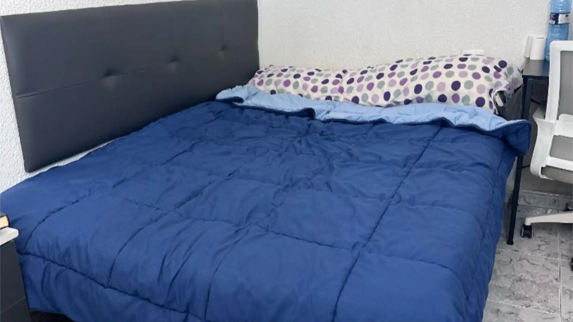 Bedroom of Flat for share in Mislata  with Air Conditioner, Heating and Storage room