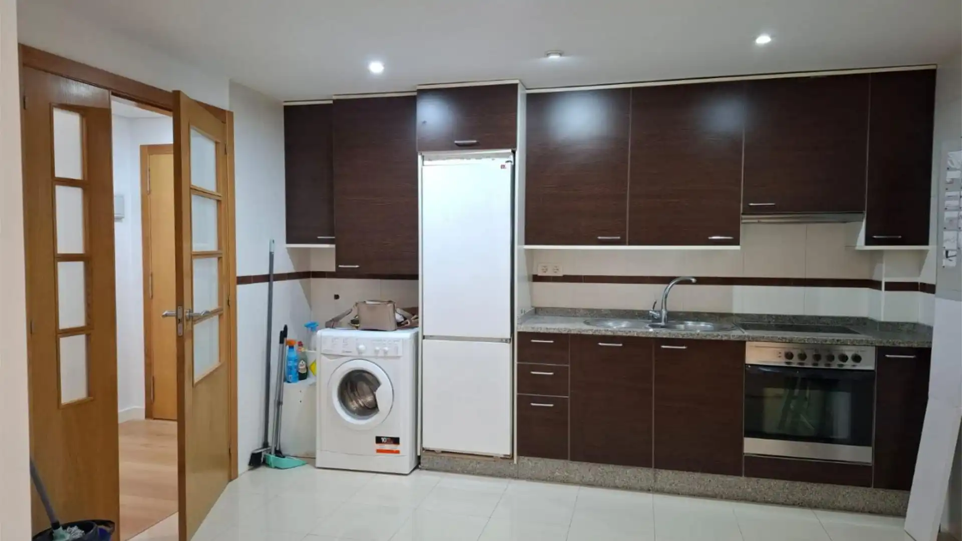 Kitchen of Flat for rent in Vigo   with Heating and Storage room