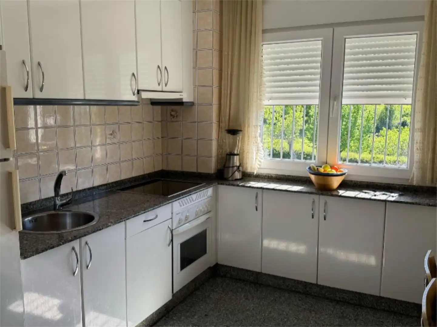 Casa o xalet en venda a Avenida del Bierzo, 29, Priaranza del Bierzo Cuina de Casa o xalet en venda en Priaranza del Bierzo amb Calefacció, Jardí privat i Terrassa