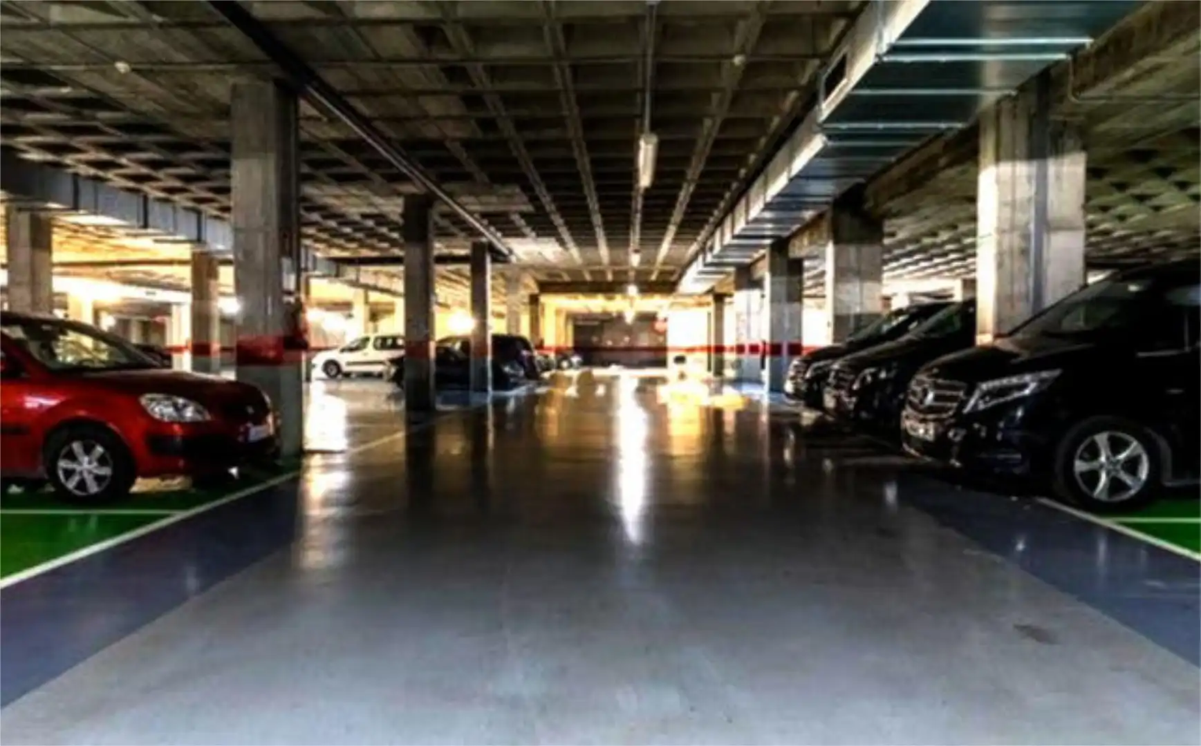 Garage for rent in Polígono del Aeropuerto Parking of Garage for rent in Manises