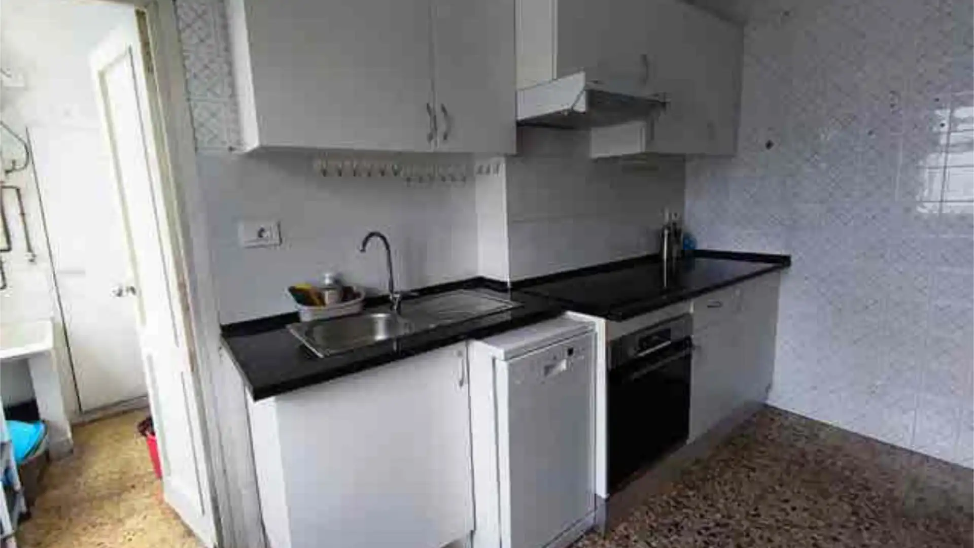 Cocina de Piso de alquiler en Lugo Capital con Calefacción, Terraza y Trastero