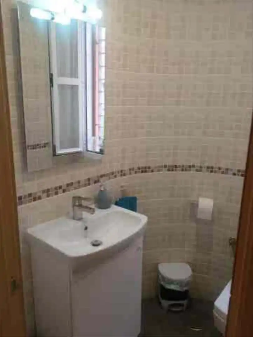 Bathroom of Flat for sale in Sevilla  with Storage room