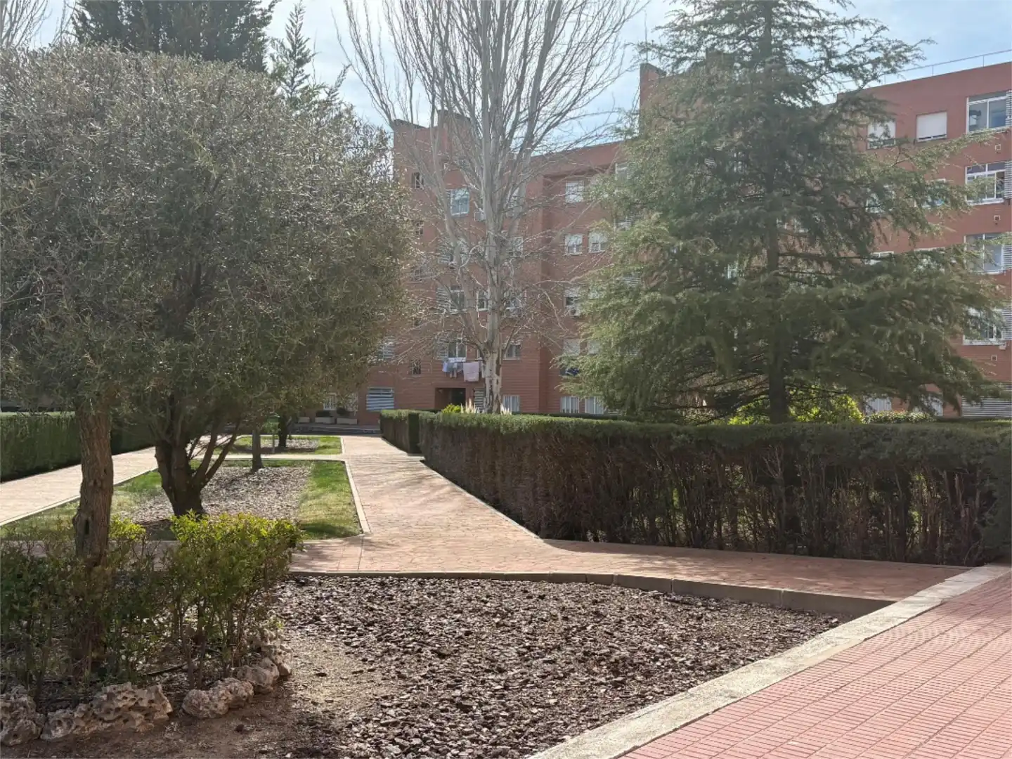 Pis en venda a Calle G.Espartales Sur, 24, Espartales Vista exterior de Pis en venda en Alcalá de Henares amb Calefacció, Jardí privat i Parquet