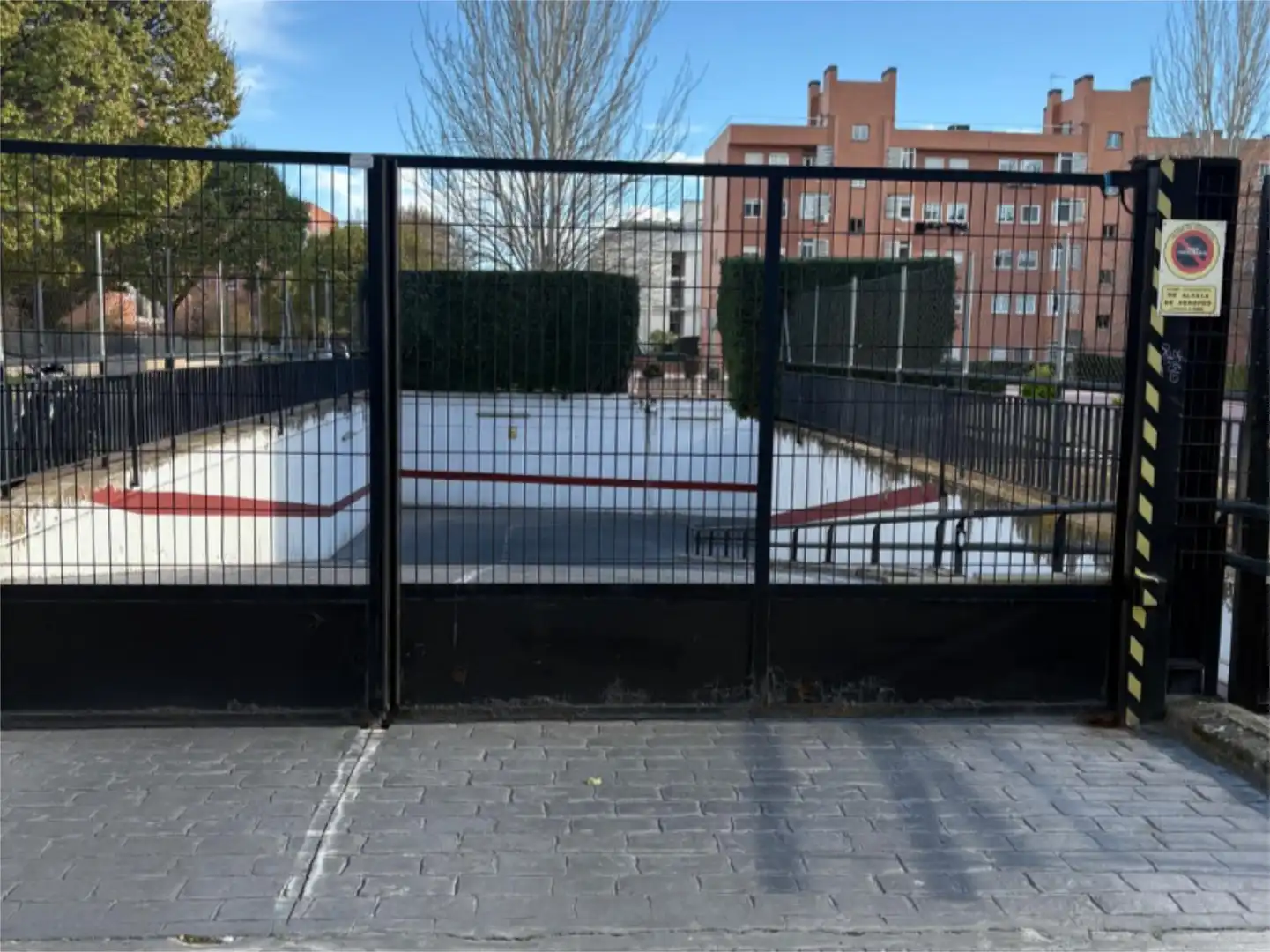 Pis en venda a Calle G.Espartales Sur, 24, Espartales Vista exterior de Pis en venda en Alcalá de Henares amb Calefacció, Jardí privat i Parquet