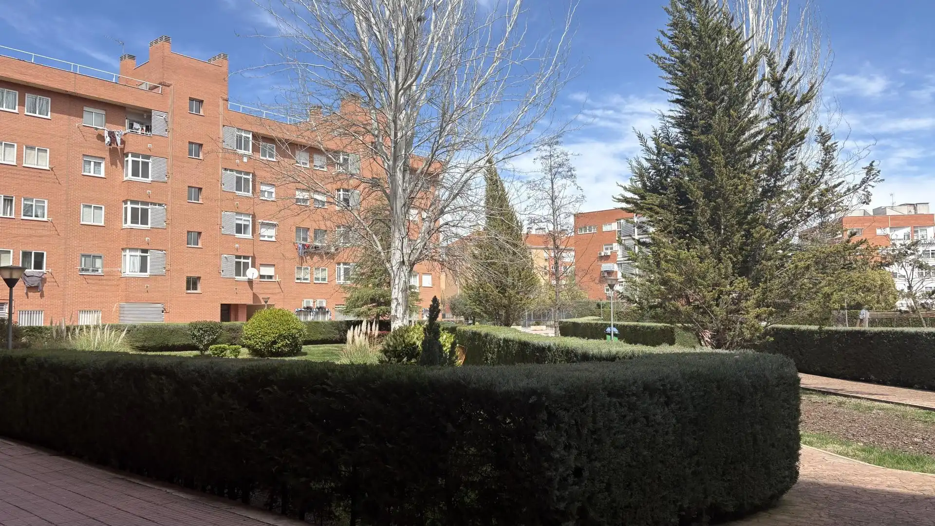 Pis en venda a Calle G.Espartales Sur, 24, Espartales Vista exterior de Pis en venda en Alcalá de Henares amb Calefacció, Jardí privat i Parquet