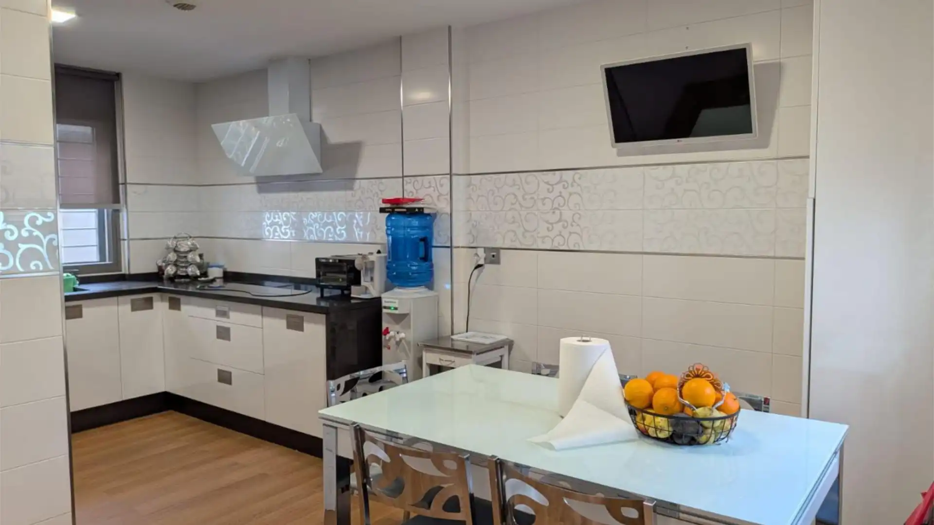 Küche von Einfamilien-Reihenhaus zum Verkauf in San Fernando mit Klimaanlage, Abstellraum und Video-Gegensprechanlage