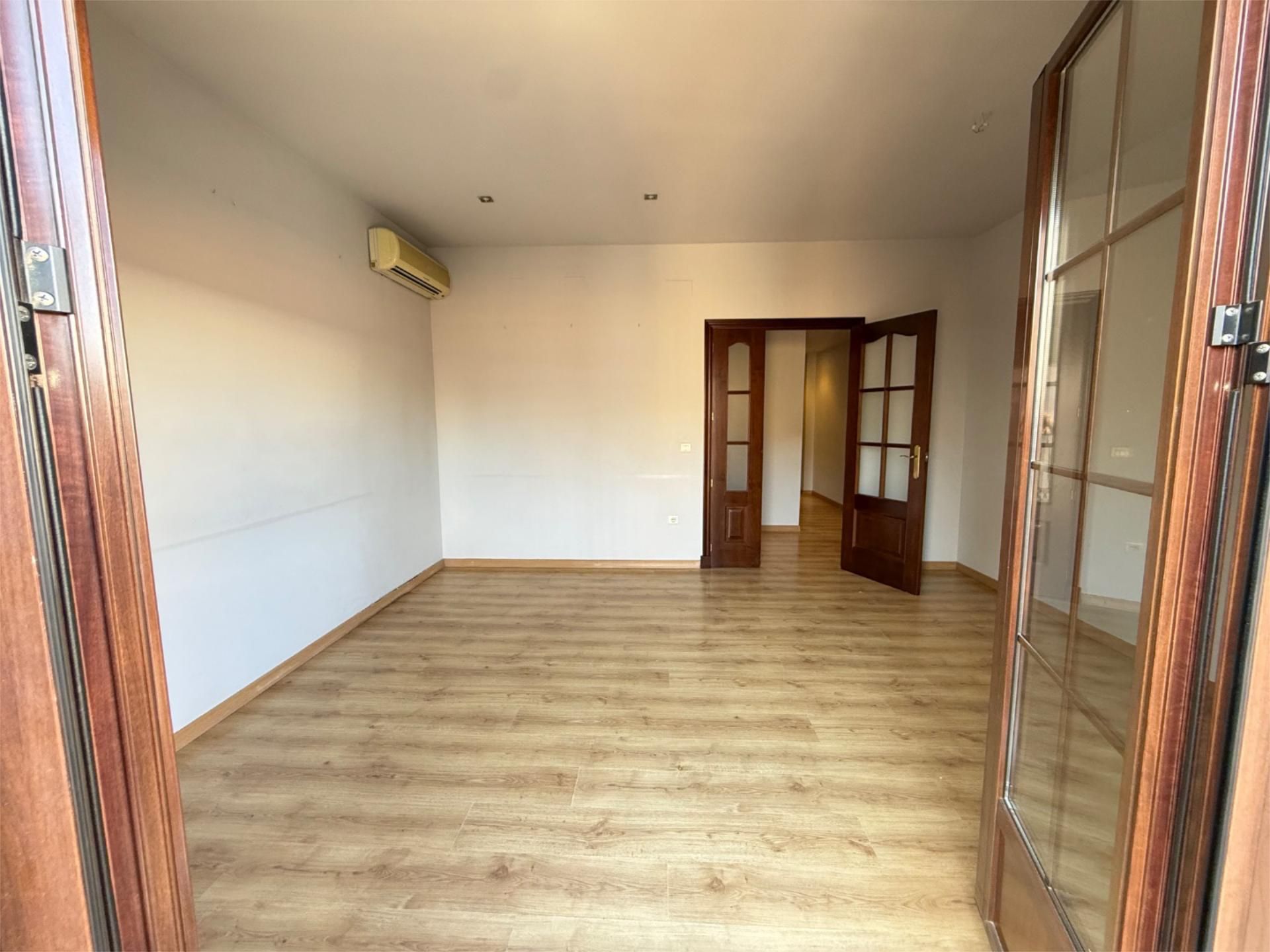 Habitación de Piso en venta en Dos Hermanas con Aire acondicionado y Balcón