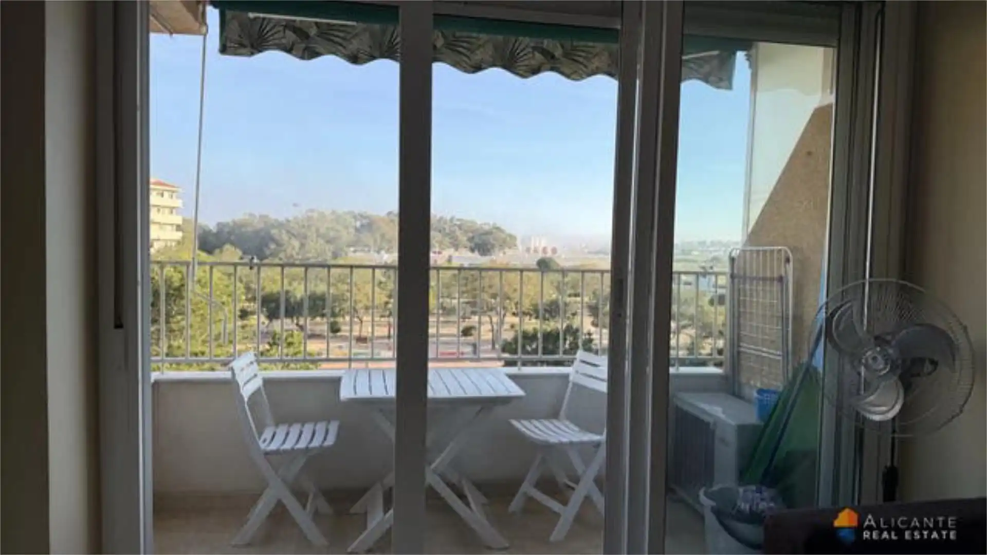 Habitación de Estudio en venta en Torrevieja con Terraza y Piscina