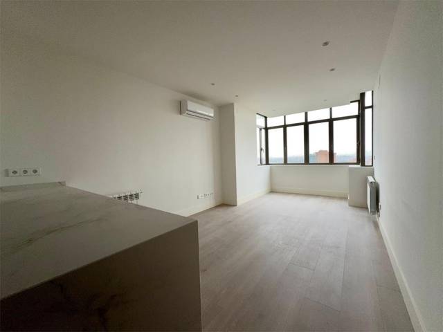 Piso en Alquiler en Avenida de Pío XII, 92 en Castilla