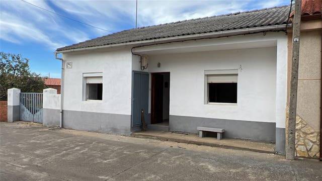 Casa-chalet en Venta en Santovenia