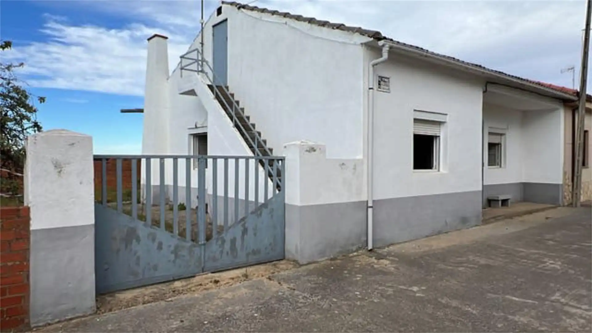 Casa o chalet en venta en Santovenia Vista exterior de Casa o chalet en venta en Santovenia con Jardín privado, Terraza y Trastero