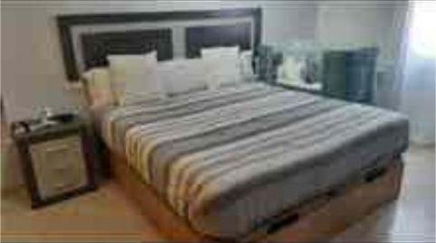 Foto 2 de Piso de alquiler en Puerto de Estepona, Estepona