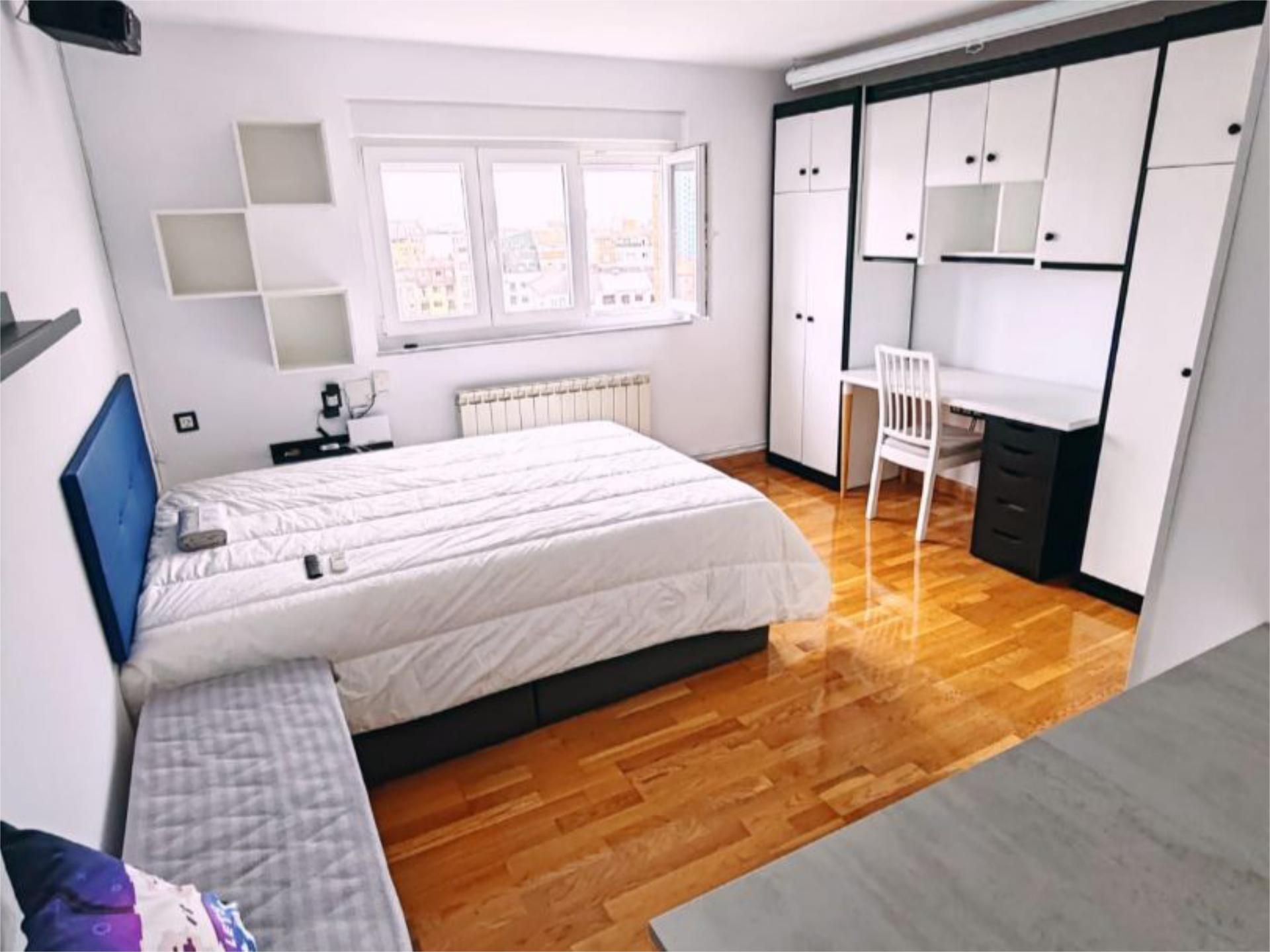 Schlafzimmer von Wohnung zur untervermieten in Oviedo  mit Heizung, Parkett und Terrasse
