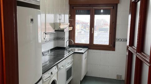Foto 3 de Piso en venta en Calle Velázquez, 8, Montevil, Gijón