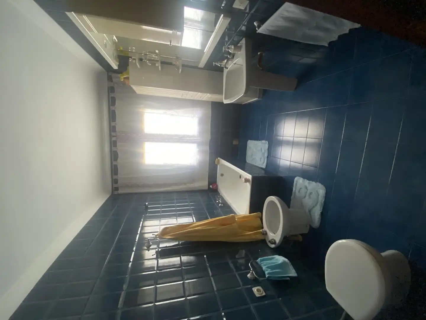Houses for sale in Urbanización Diseminados Don Gonzál, 34, Montilla Bathroom of Houses for sale in Montilla with Air Conditioner, Heating and Private garden