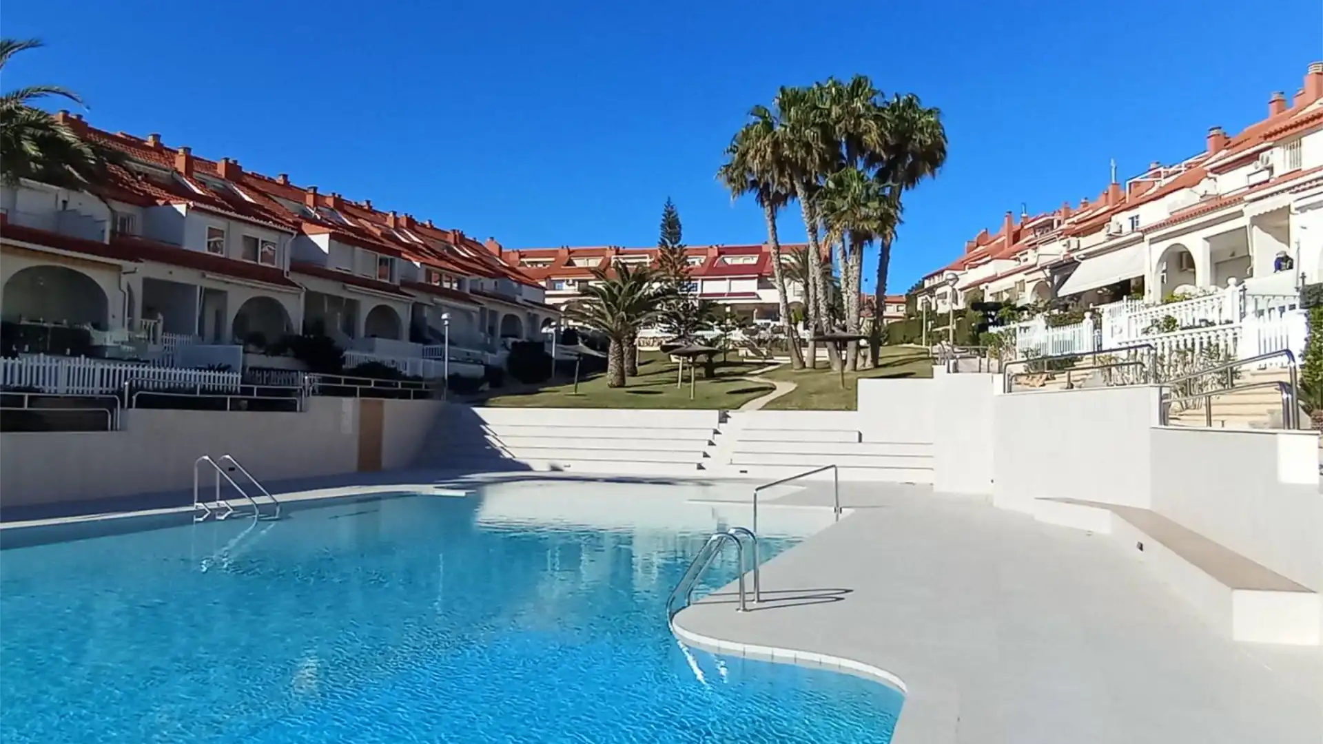 Piscina de Casa adosada en venda en Alicante / Alacant amb Terrassa, Piscina i Balcó
