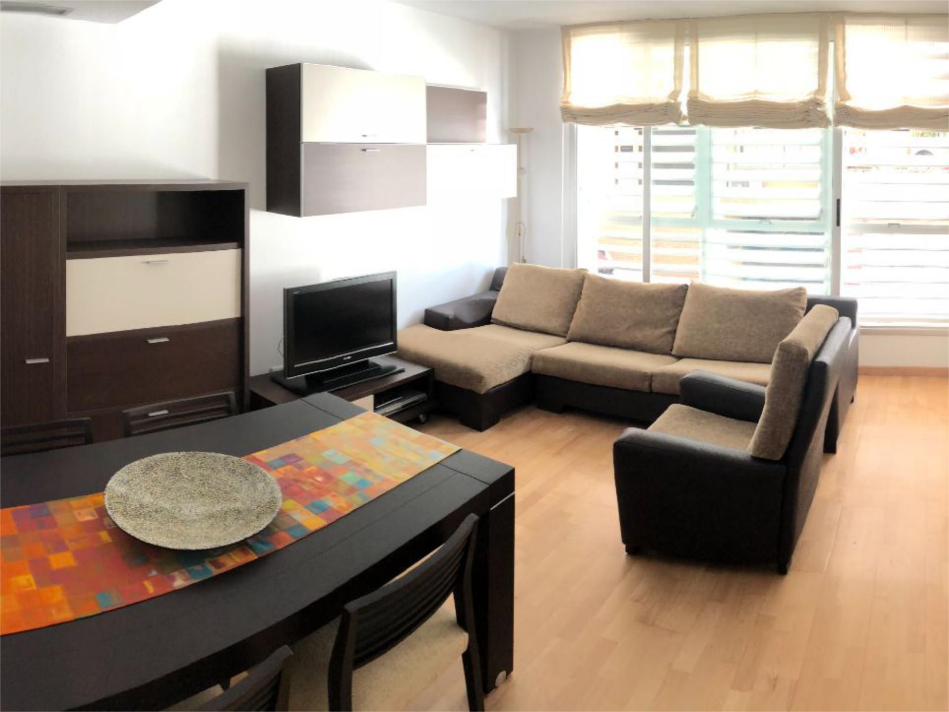 Sala de estar de Piso de alquiler en El Masnou con Aire acondicionado, Calefacción y Parquet