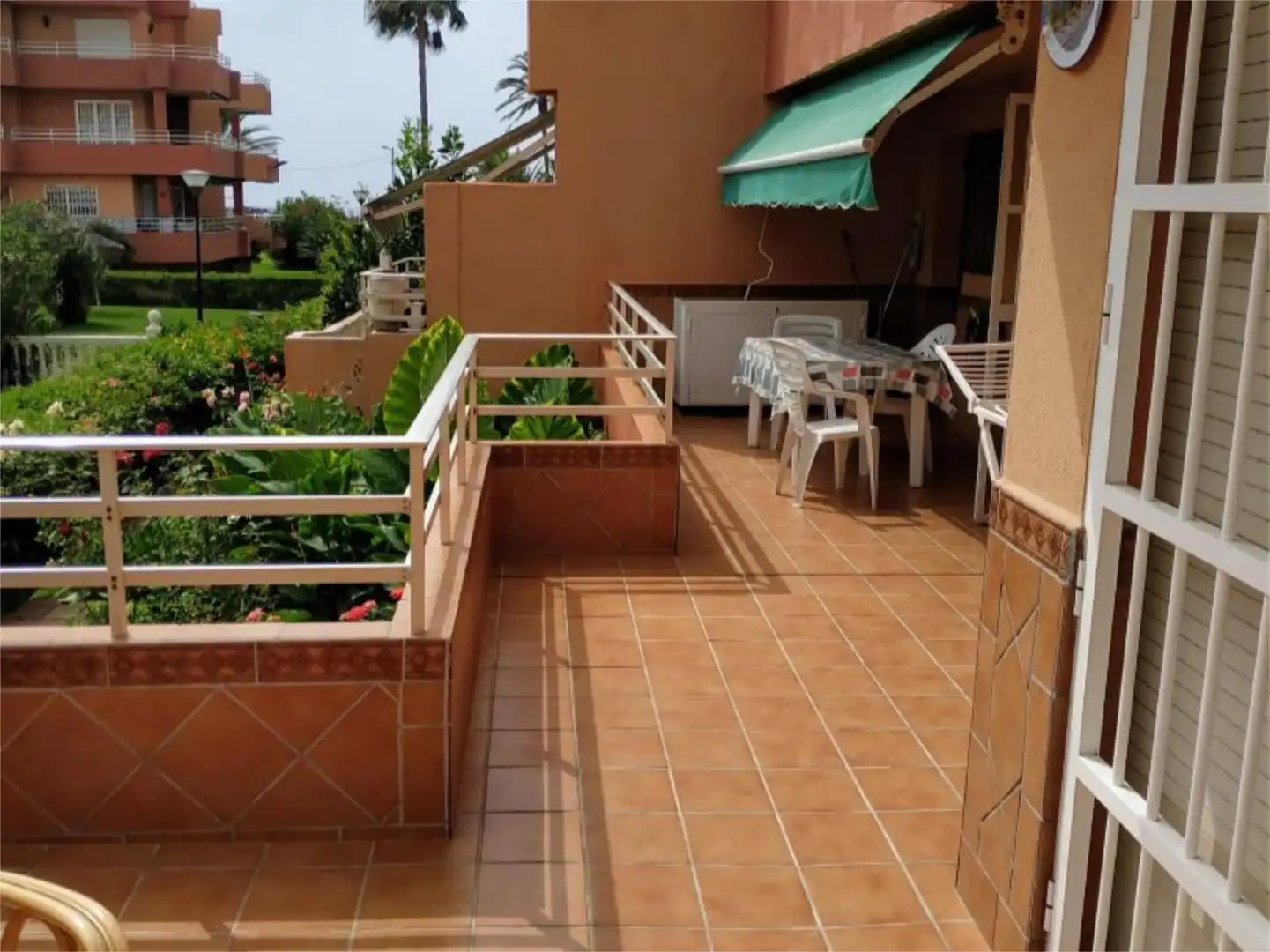 Terrasse von Wohnungen zur Miete in Salobreña mit Terrasse, Schwimmbad und Möbliert