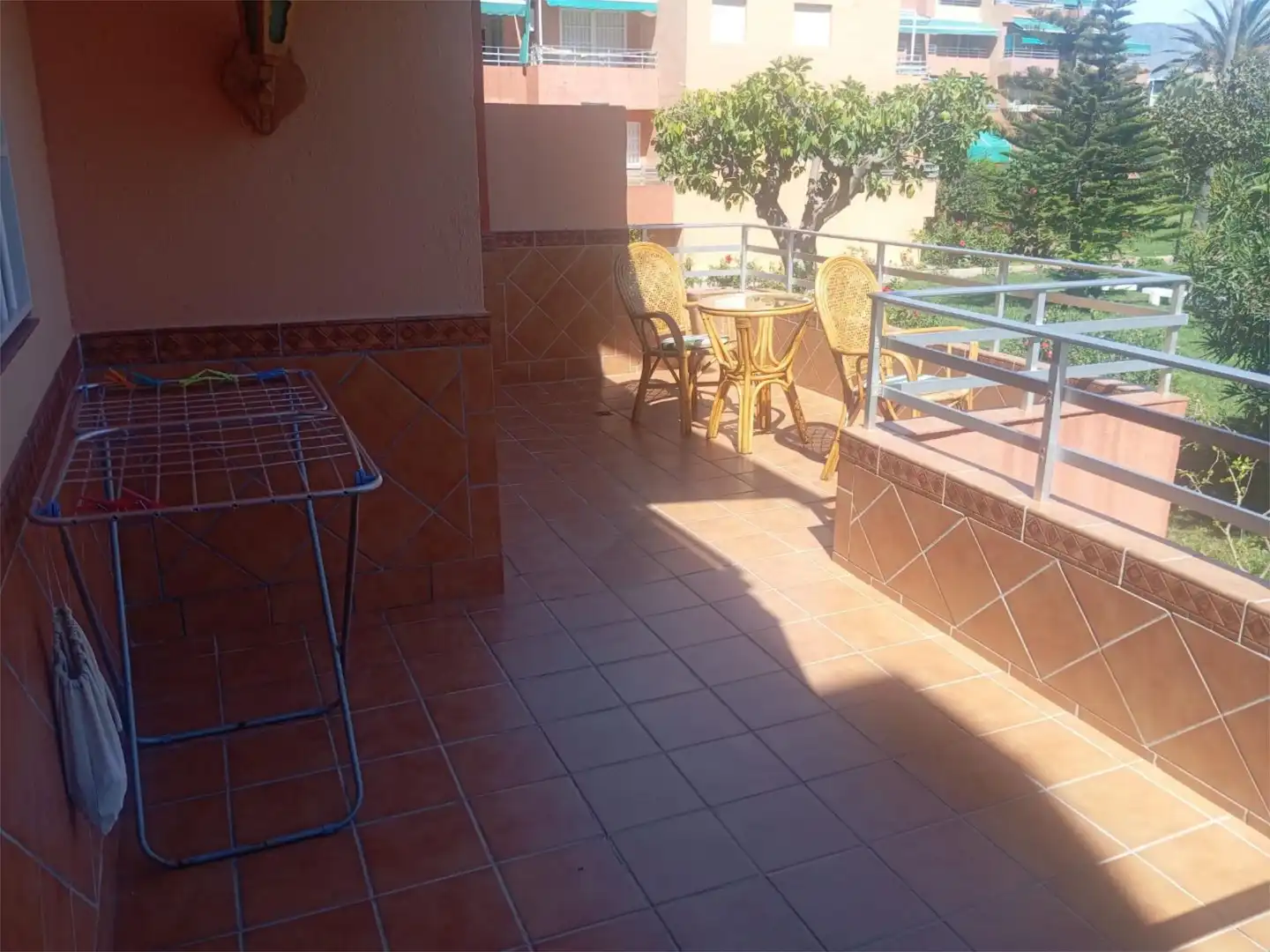 Terrasse von Wohnungen zur Miete in Salobreña mit Terrasse, Schwimmbad und Möbliert