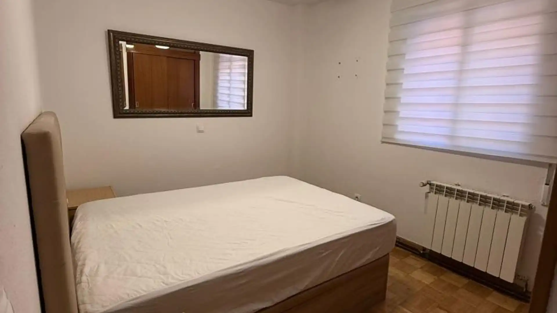 Room in Calle de Argentina, Valleaguado - La Cañada