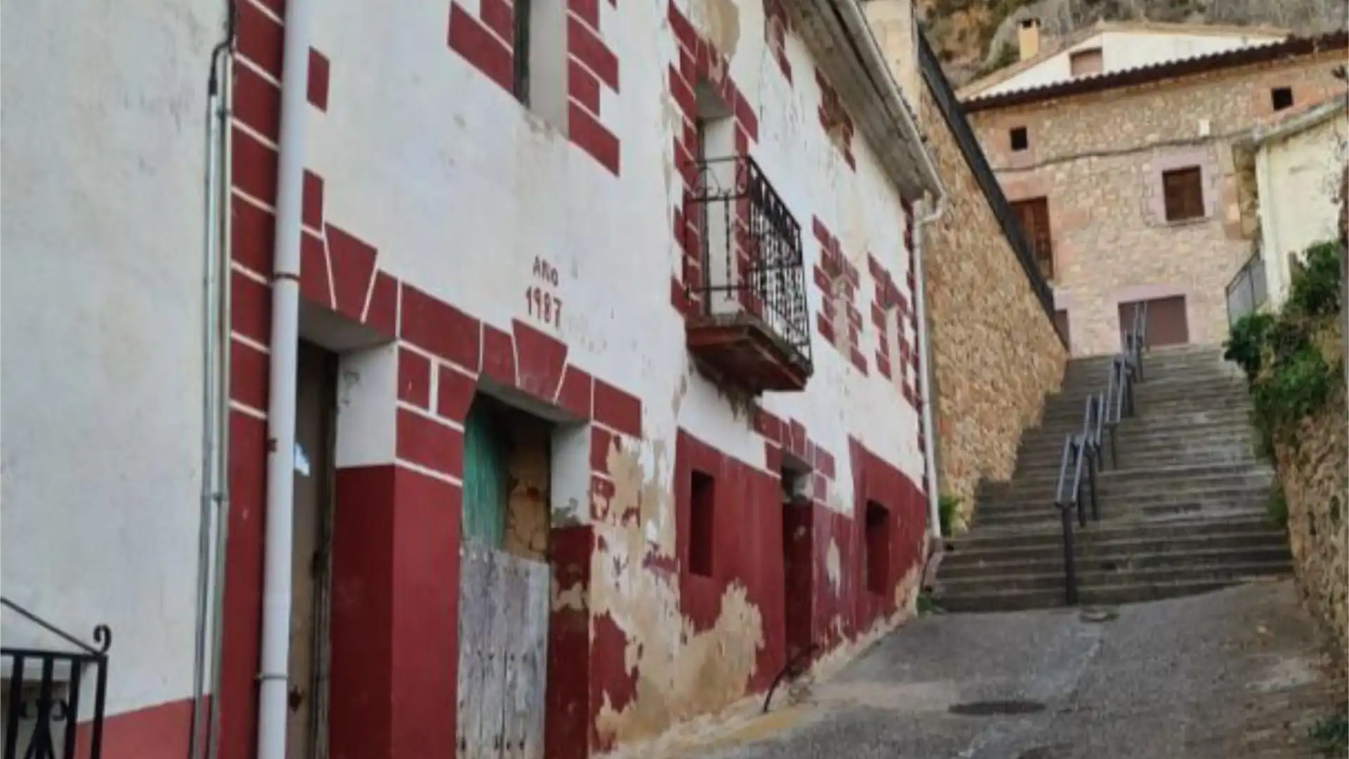 Außenansicht von Einfamilien-Reihenhaus zum Verkauf in Piedramillera