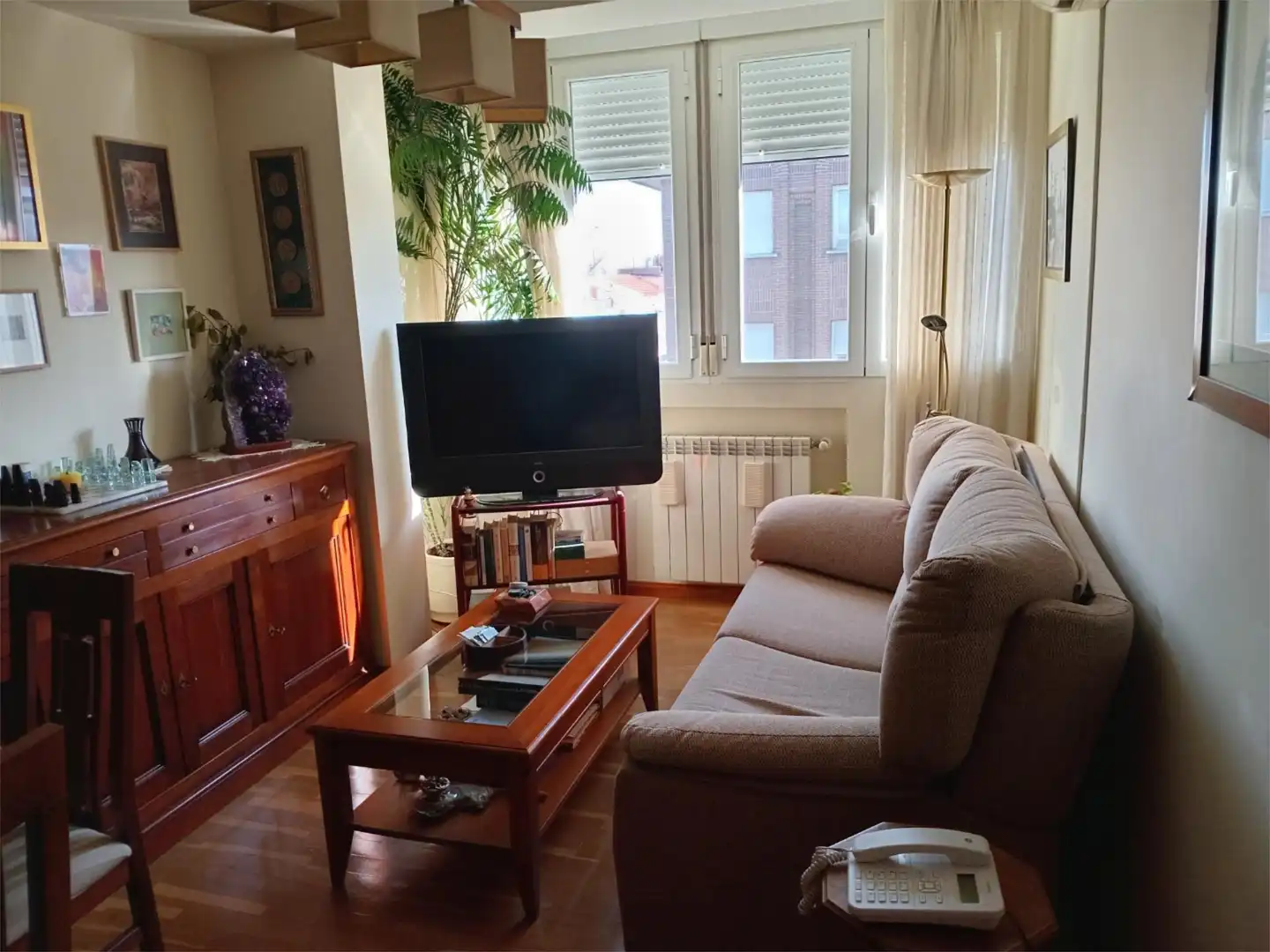 Sala d'estar de Pis en venda en  Madrid Capital amb Aire condicionat i Terrassa