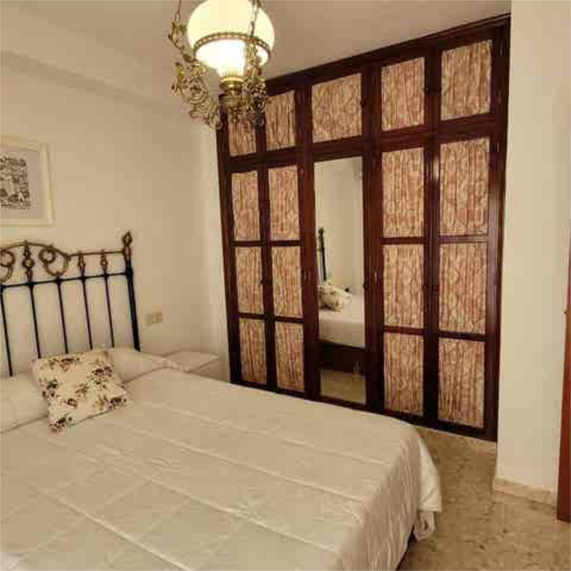 Dormitori de Pis de lloguer en Antequera amb Calefacció, Terrassa i Traster