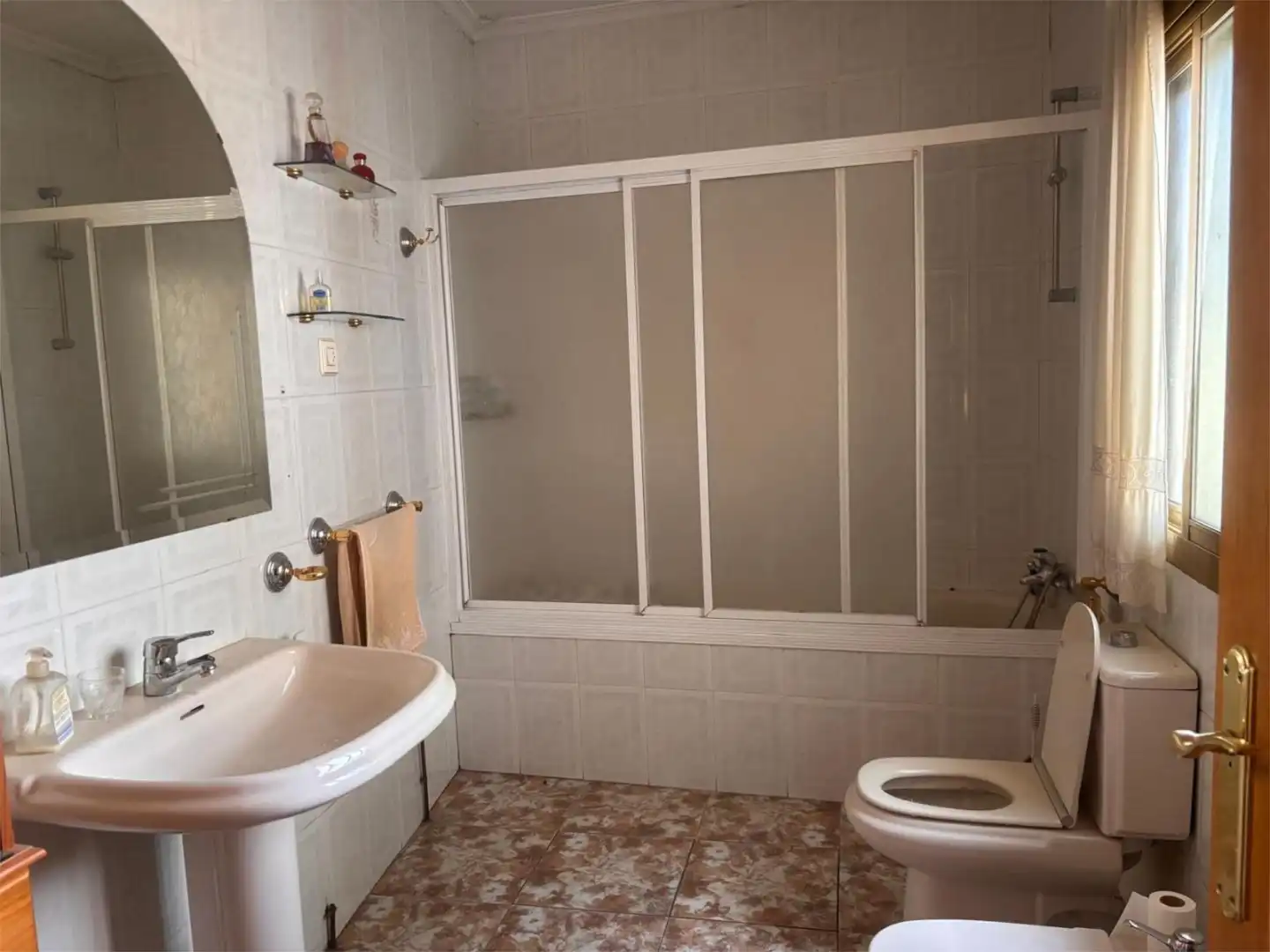 Piso en venta en Calle Doctor Blanco Rodríguez, 19, Villanueva del Arzobispo Baño de Piso en venta en Villanueva del Arzobispo con Terraza, Trastero y Amueblado