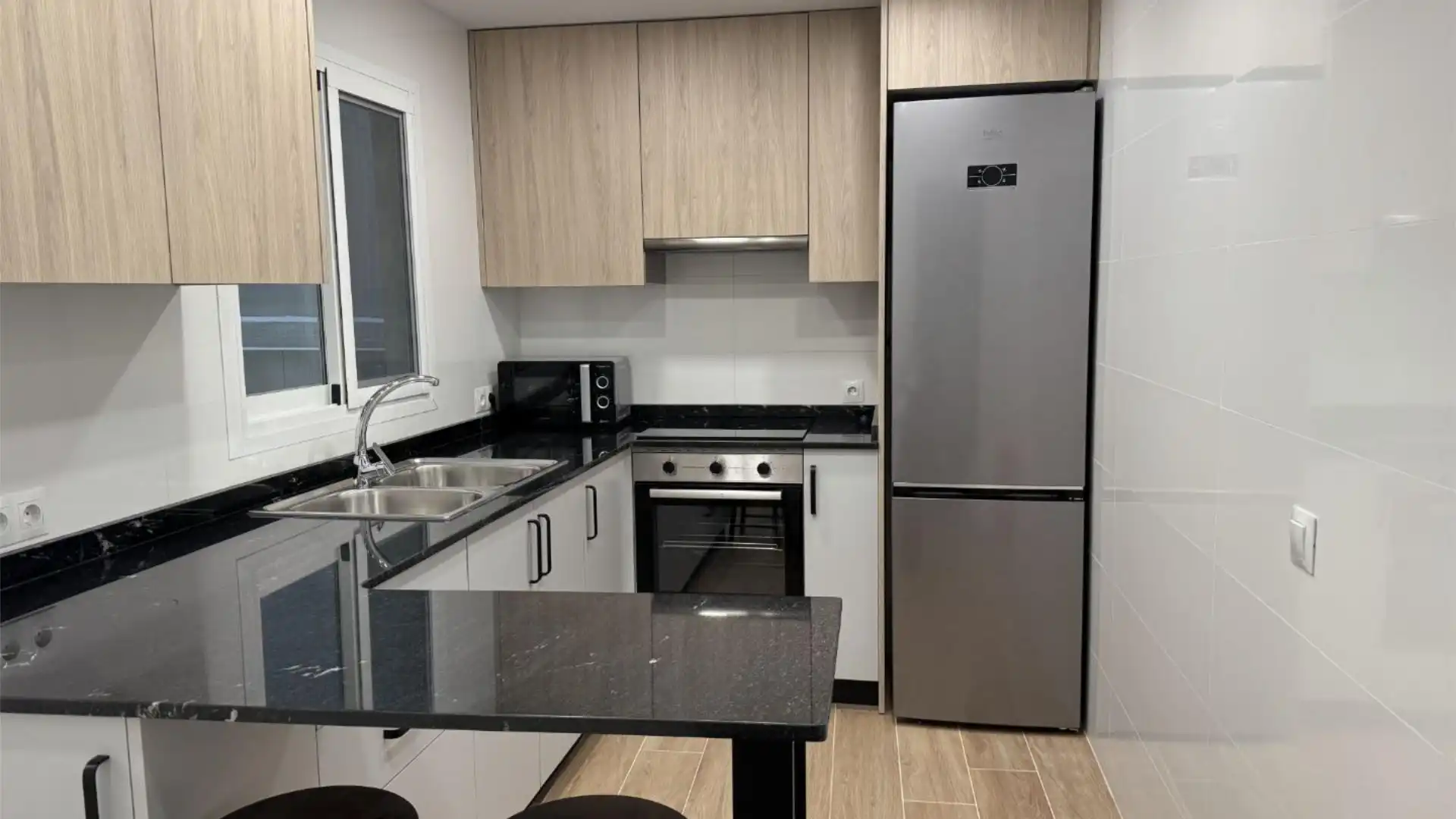 Room in Carrer d'Herrero, 49, Hospital - Plaza del Real