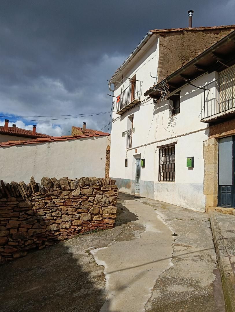 Vista exterior de Casa adosada en venda en La Iglesuela del Cid
