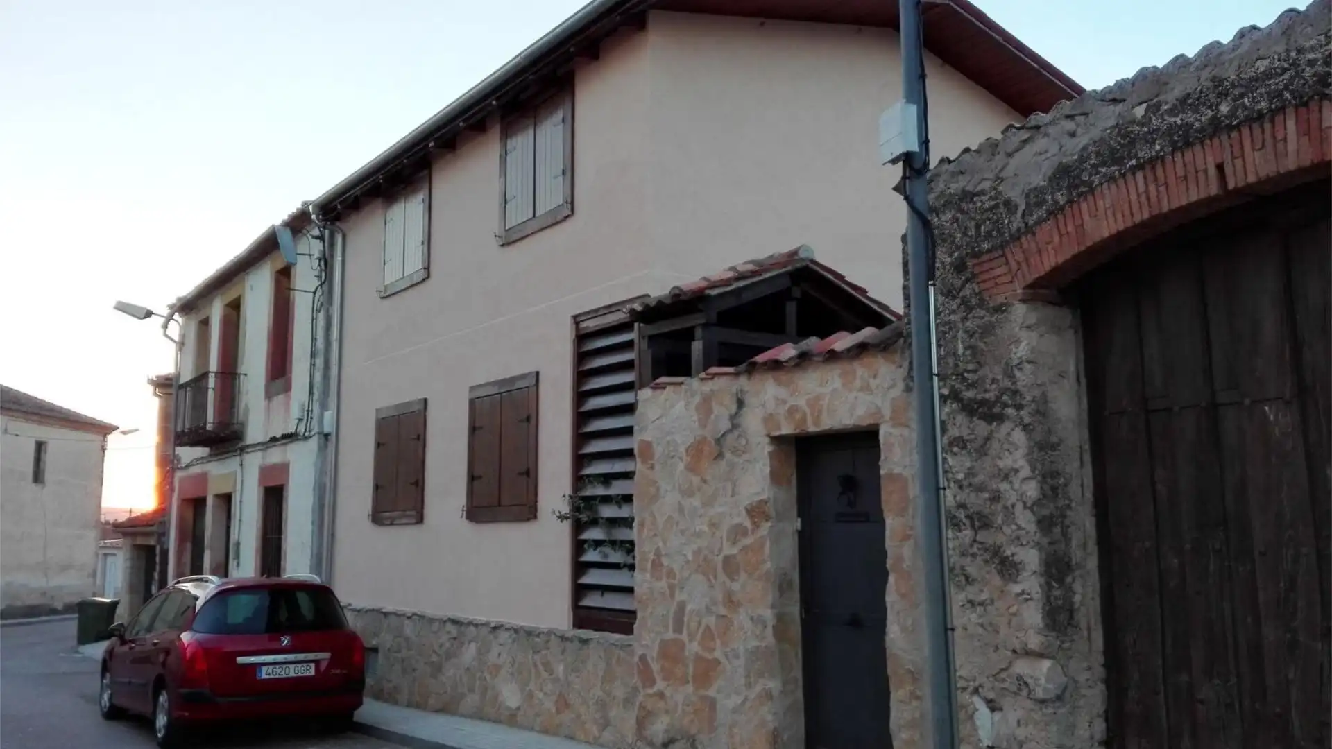 Einfamilien-Reihenhaus zum Verkauf in Calle Iglesia, 15, Cantalejo Außenansicht von Einfamilien-Reihenhaus zum Verkauf in Cantalejo mit Parkett