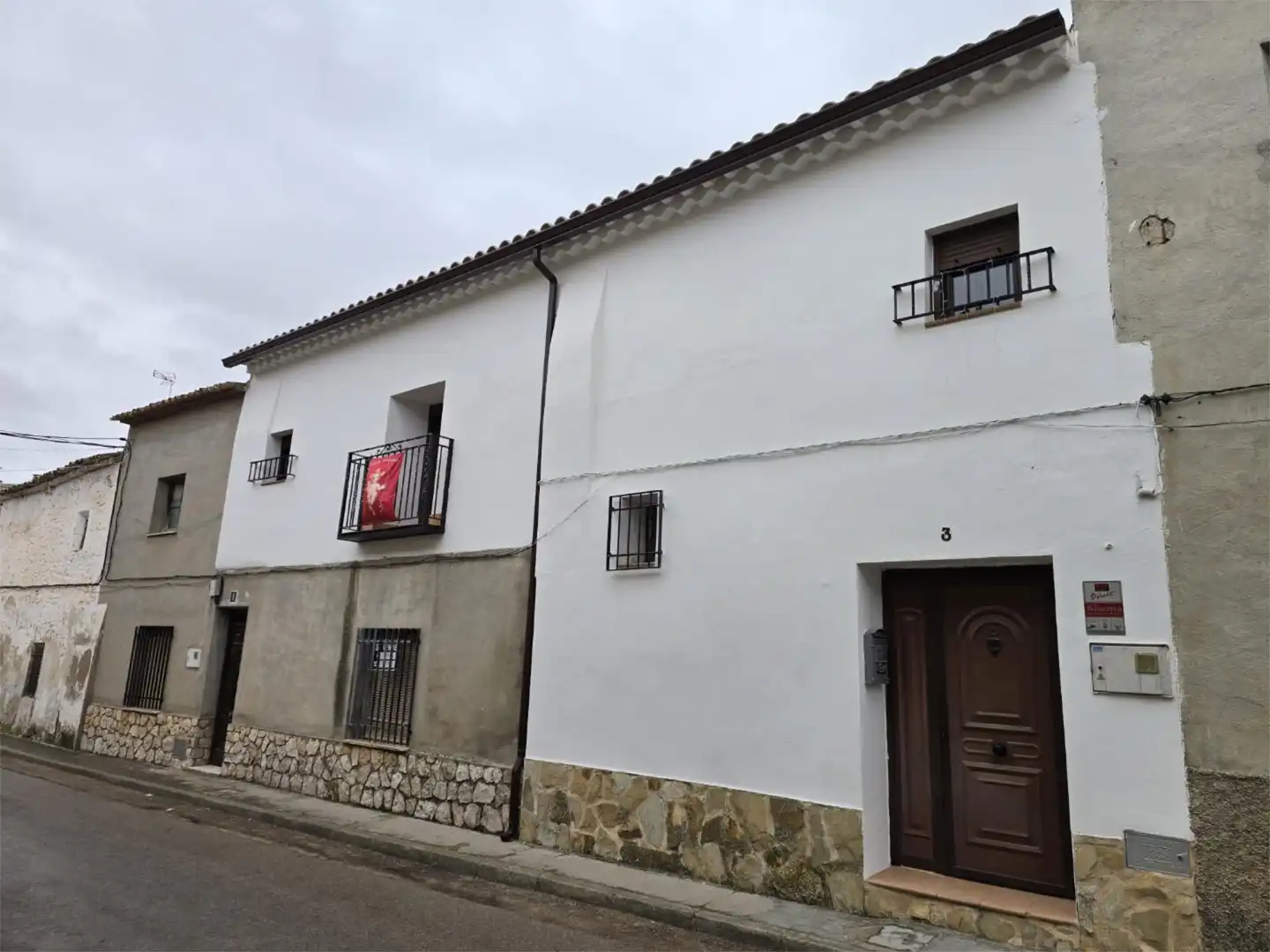 Vista exterior de Casa adosada en venda en Belmonte amb Balcó