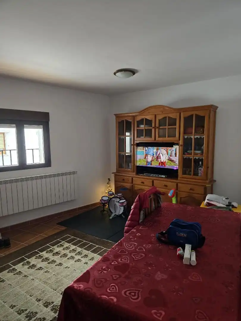 Casa adosada en venta en Calle Chinchilla, 3, Belmonte Sala de estar de Casa adosada en venta en Belmonte con Calefacción, Amueblado y Horno