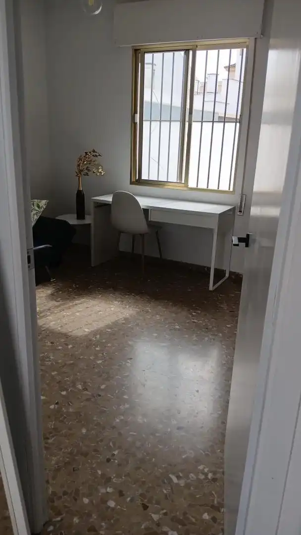 Casa o xalet en venda a Calle Almazara, 15, Arenal - La Pólvora Dormitori de Casa o xalet en venda en Dos Hermanas amb Aire condicionat, Terrassa i Traster