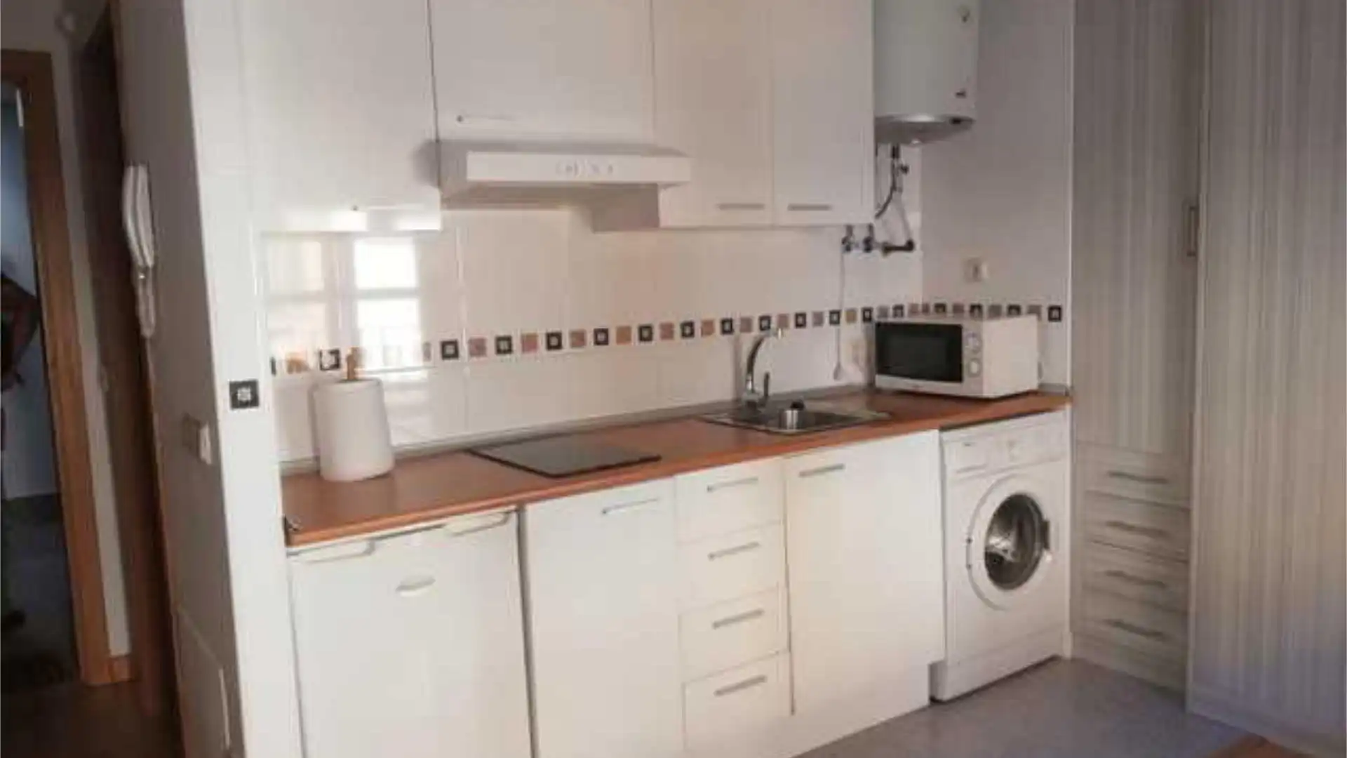 Cocina de Estudio de alquiler en Salamanca Capital con Balcón