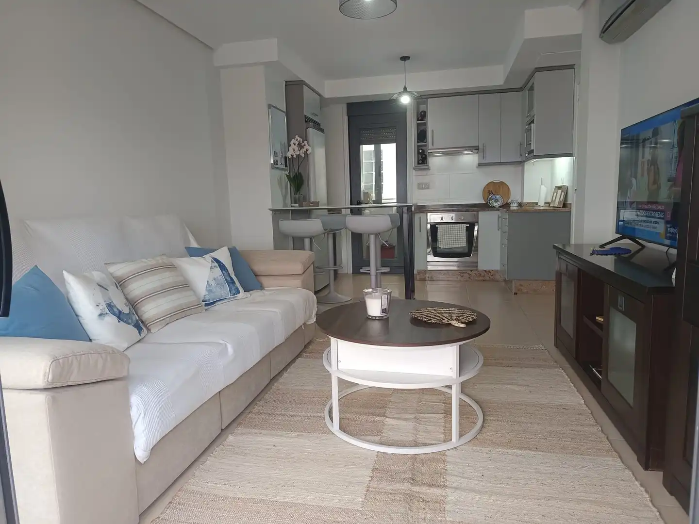 Sala de estar de Ático de alquiler en Cangas  con Aire acondicionado, Terraza y Balcón