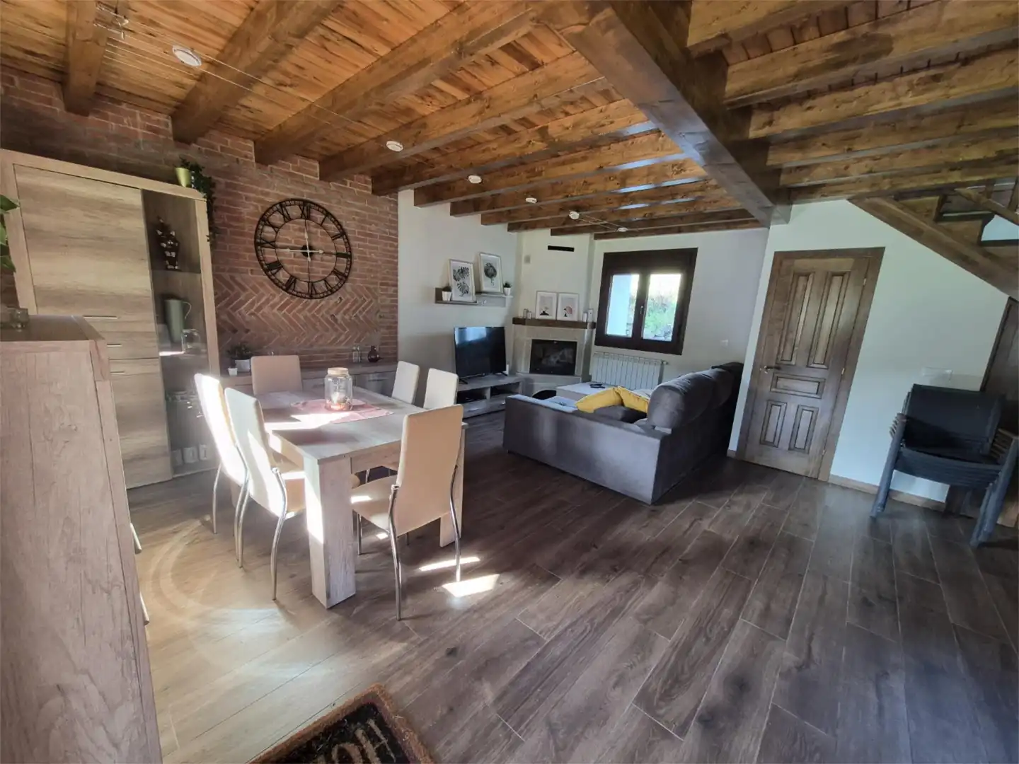 Casa o xalet en venda a Lugar Soto, 10, Ribadesella Sala d'estar de Casa o xalet en venda en Ribadesella amb Terrassa, Piscina i Balcó