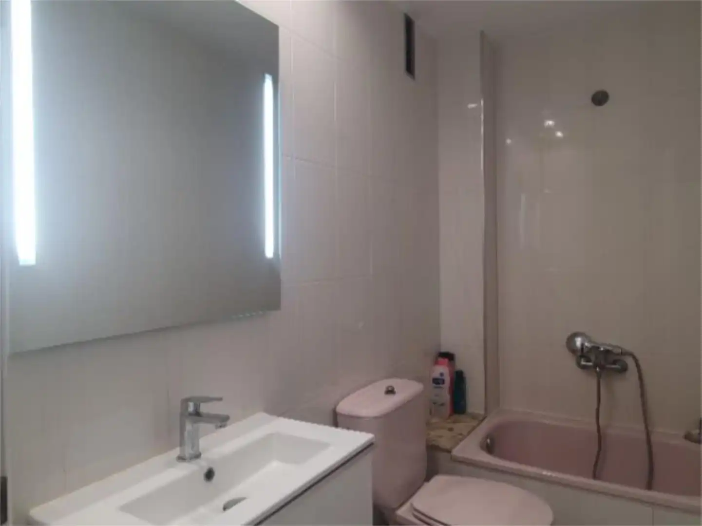 Badezimmer von Wohnung zum Verkauf in Betanzos mit Heizung, Parkett und Abstellraum