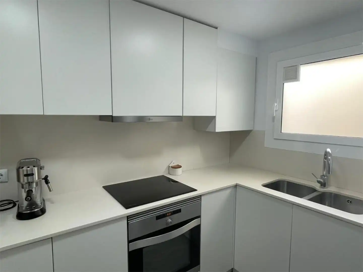 Wohnung zum Verkauf in Plaça Doctor Pérez Rosales, 3, Els Molins - Pins Vens Küche von Wohnung zum Verkauf in Sitges mit Klimaanlage und Balkon