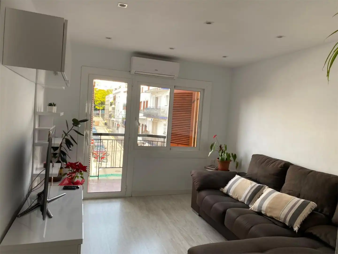 Wohnung zum Verkauf in Plaça Doctor Pérez Rosales, 3, Els Molins - Pins Vens Außenansicht von Wohnung zum Verkauf in Sitges mit Klimaanlage und Balkon