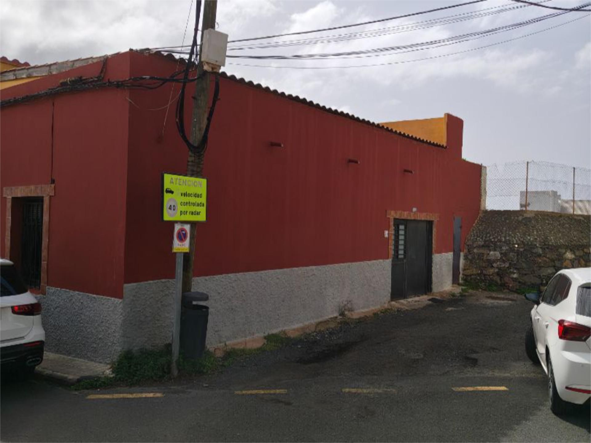 Vista exterior de Casa adosada de lloguer en Telde amb Terrassa i Traster
